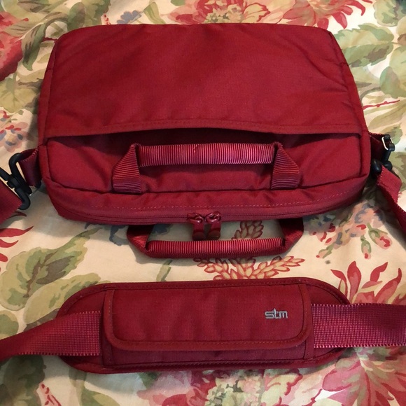 STM SWIFT Small Laptop Shoulder Bag Super-Plush Red & Gray Adjustable $69 NEW - Picture 8 of 16